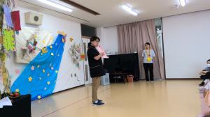 ７