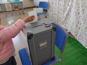 わくわく投票体験　投票の様子