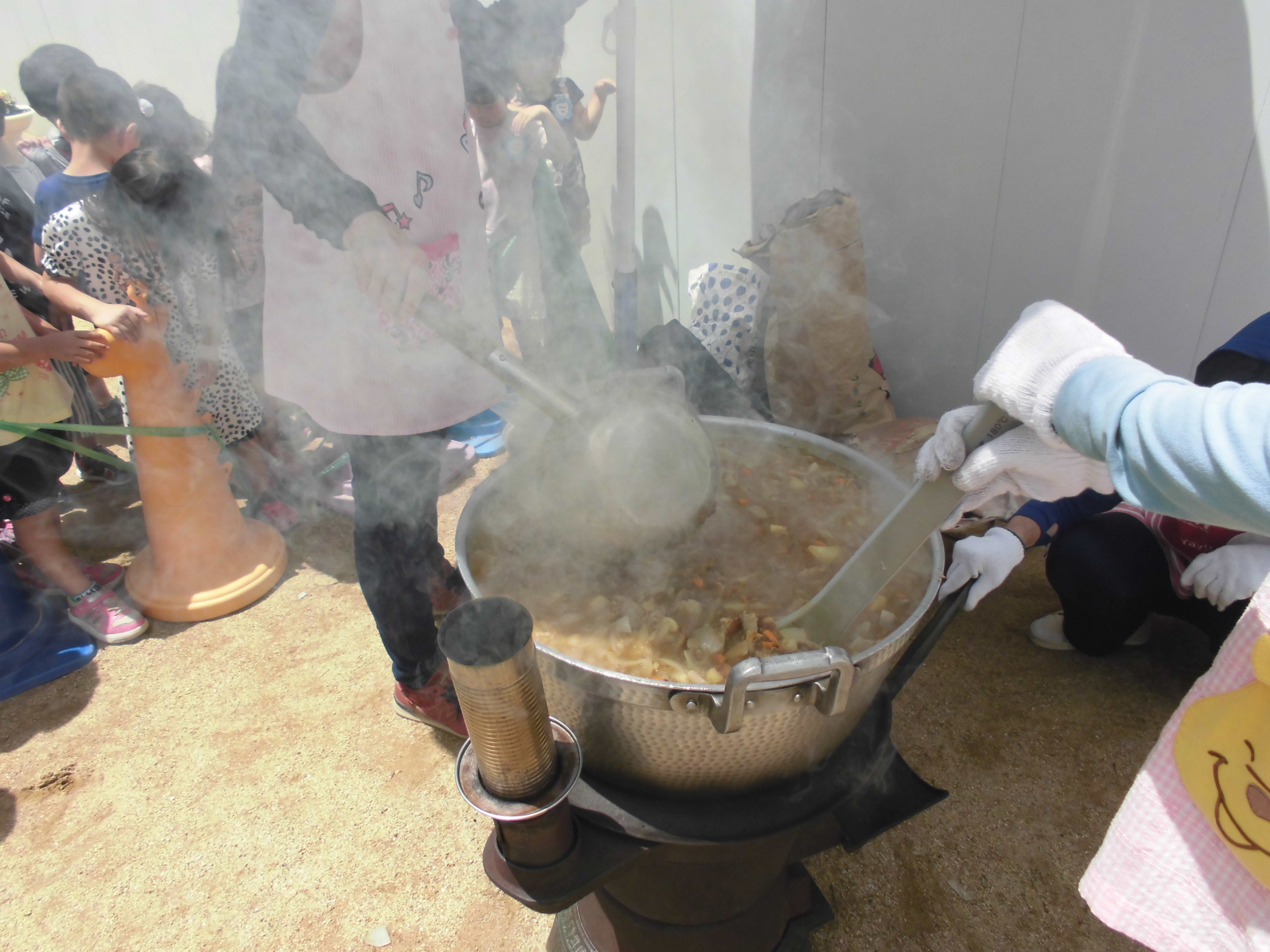 じゃがいも掘りに行き、そのじゃがいもを使ってカレーパーティーをしましたの画像13