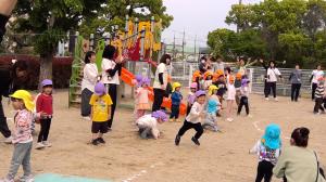 サンサン体操をしている写真