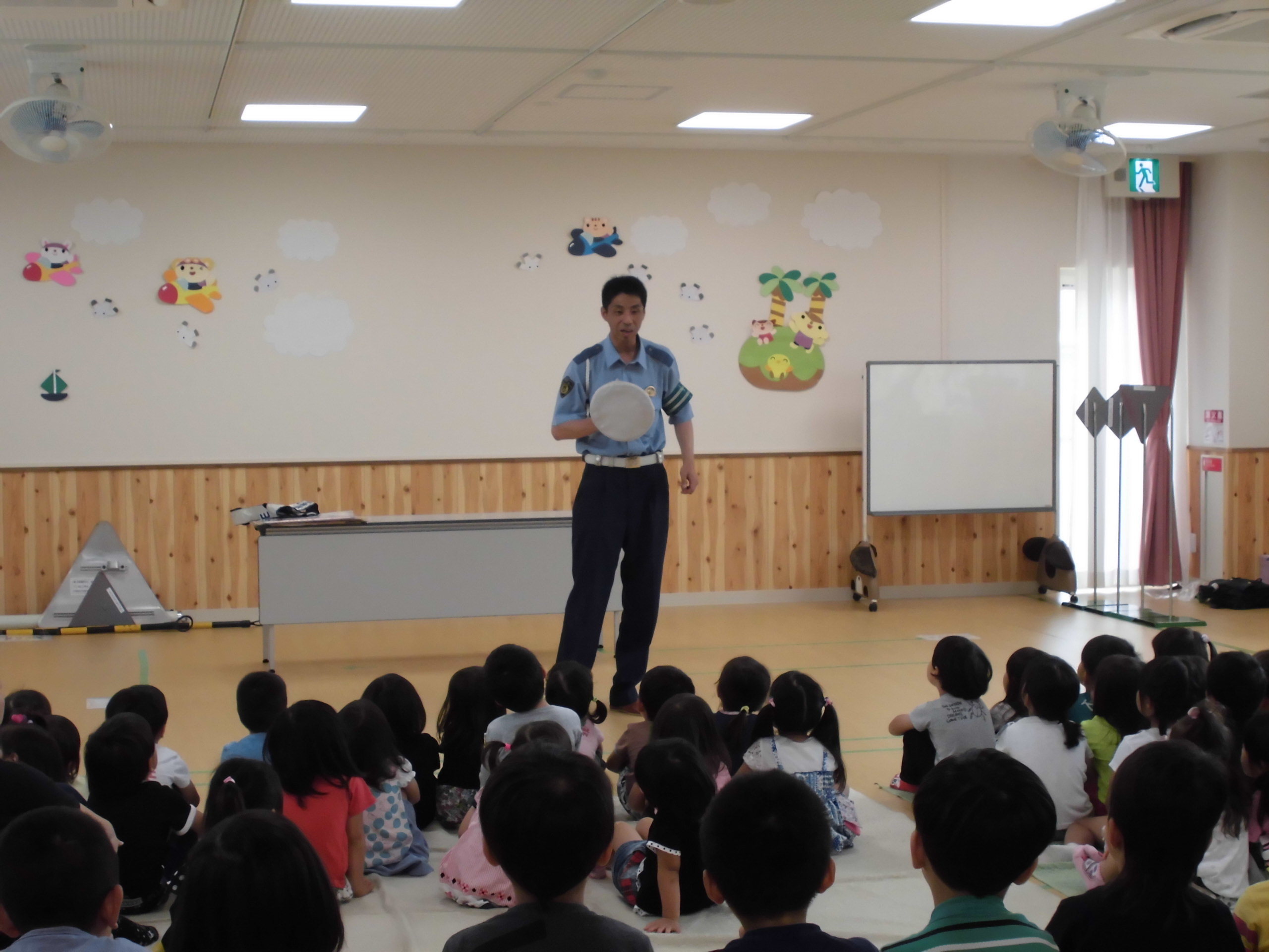 6月21日、交通安全教室があり、3、4、5歳児が参加しました。の画像1