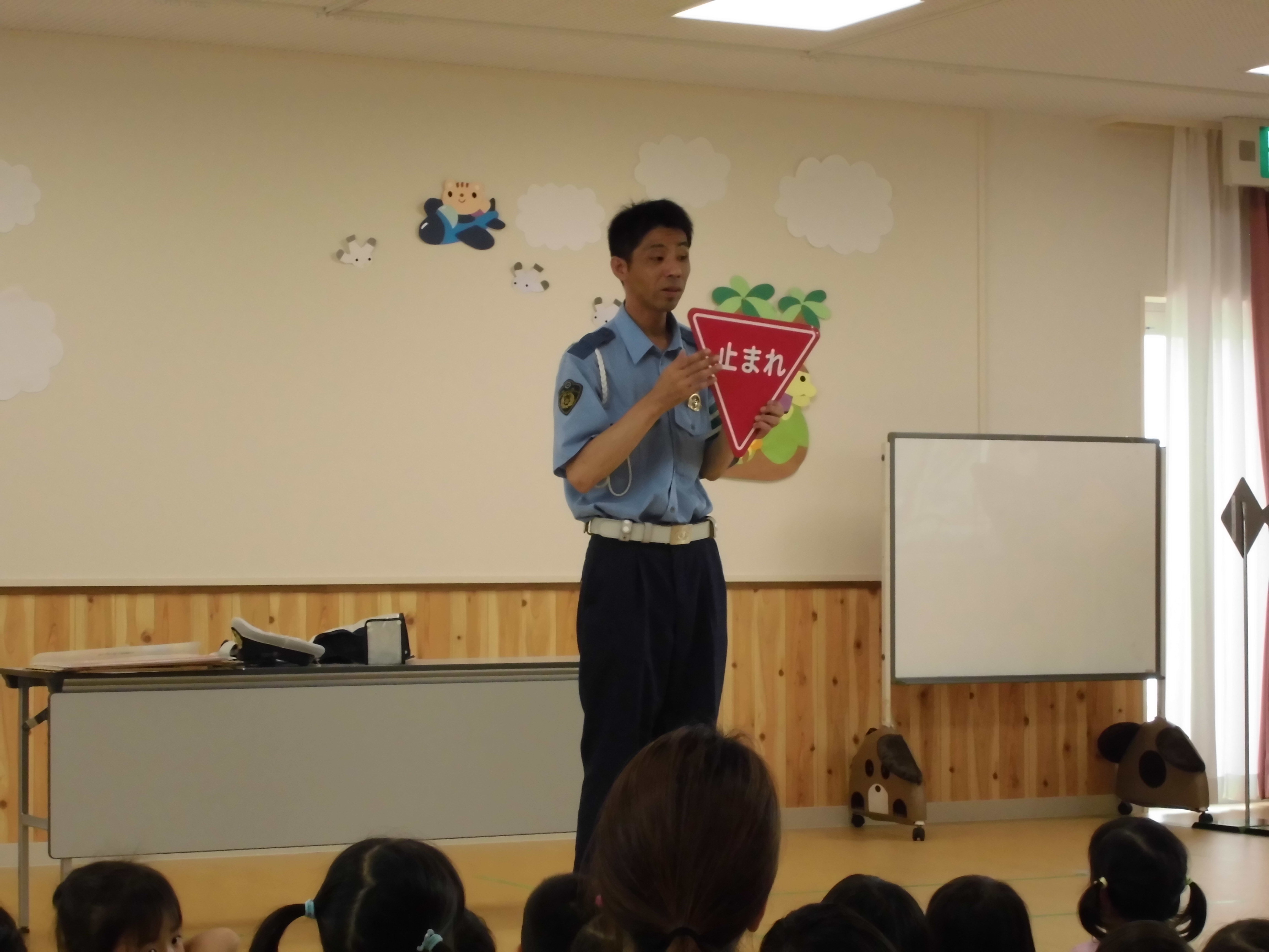 6月21日、交通安全教室があり、3、4、5歳児が参加しました。の画像2