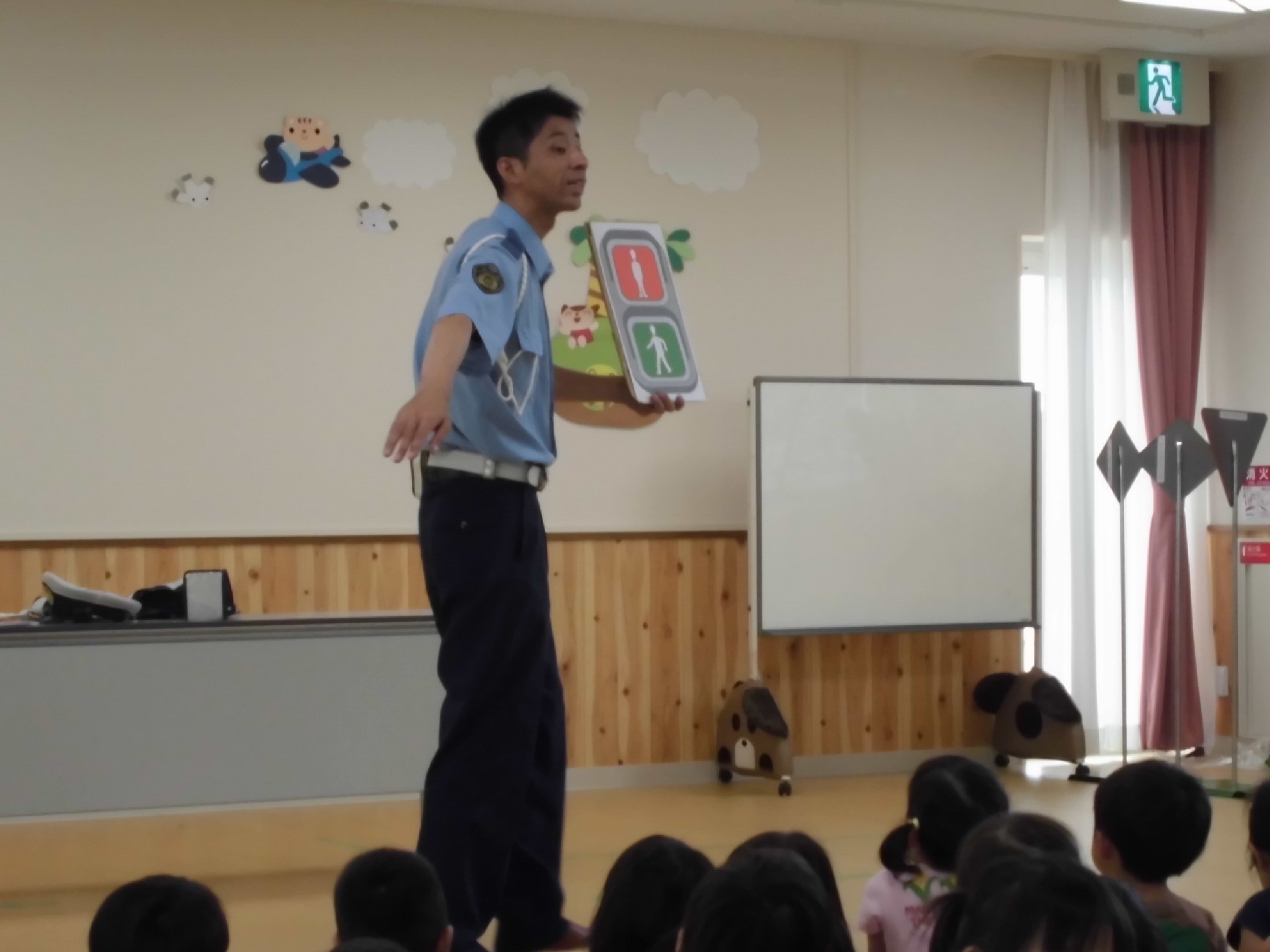 6月21日、交通安全教室があり、3、4、5歳児が参加しました。の画像3