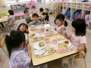 ばら組の給食の様子