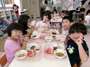 すみれ組の給食の様子