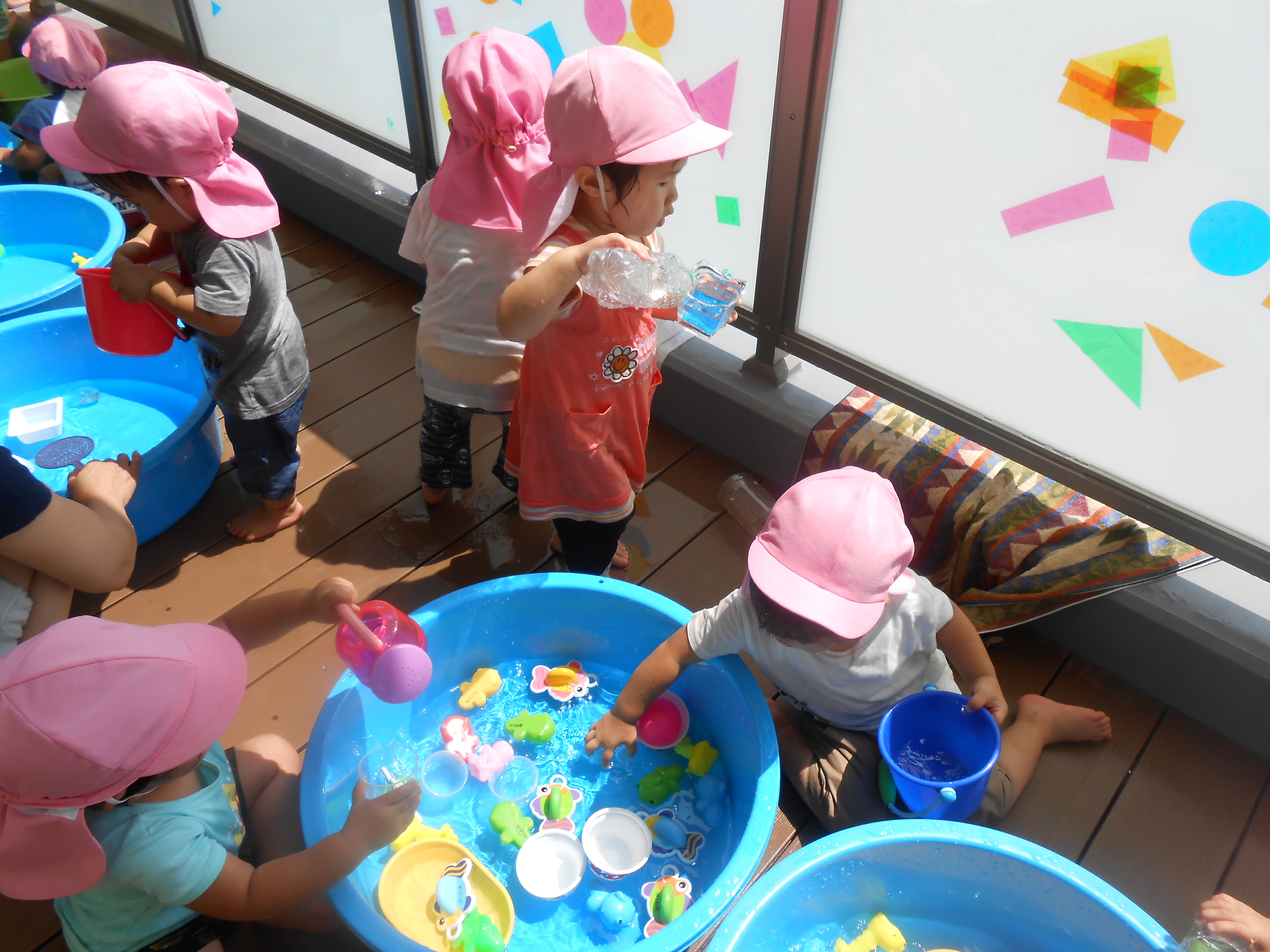水遊び楽しいね(0.1.2.3歳児)の画像1