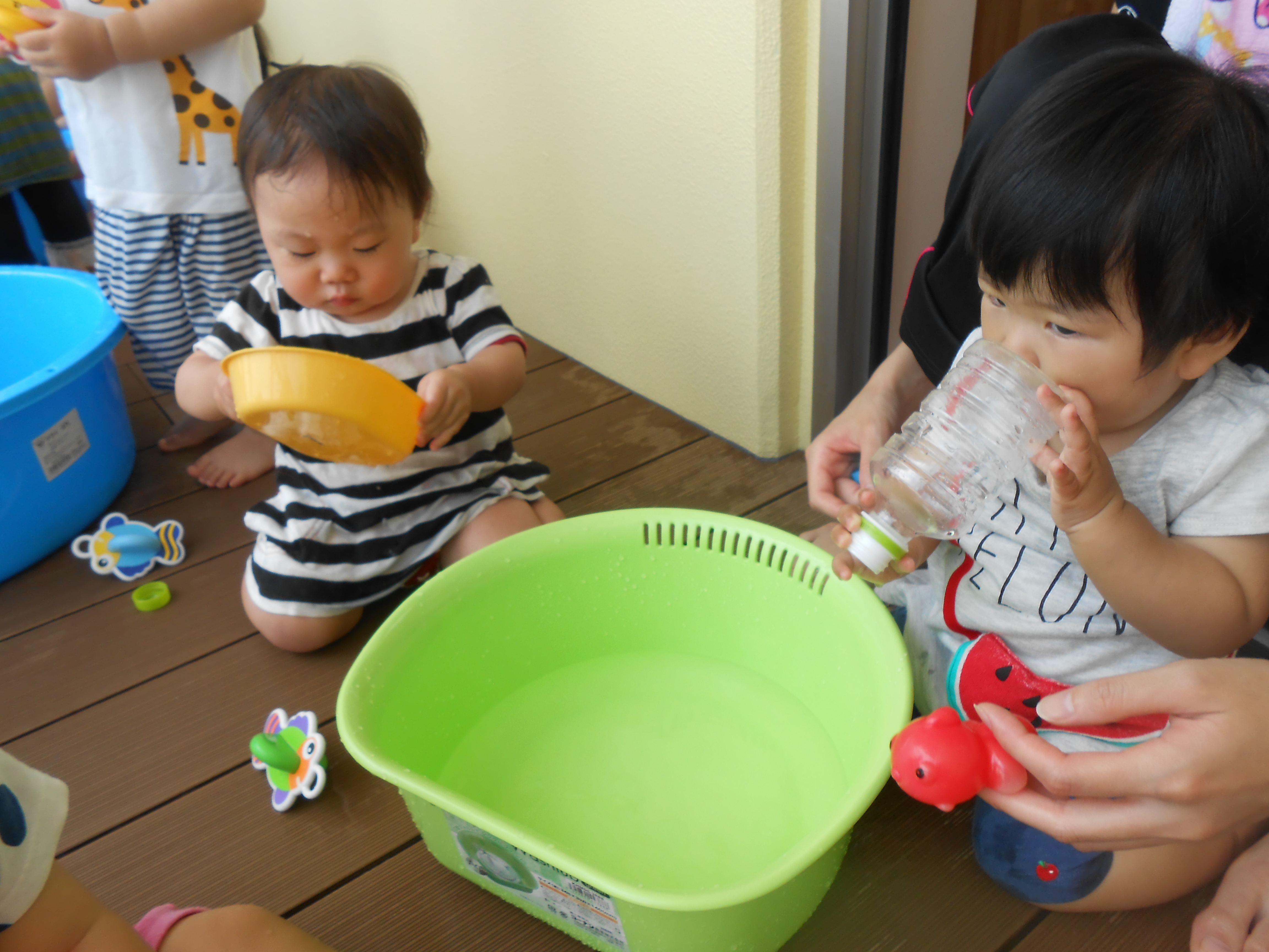 水遊び楽しいね(0.1.2.3歳児)の画像2