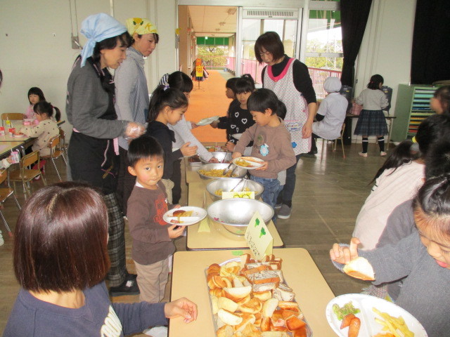 2，3，4，5歳児　バイキング給食の画像1