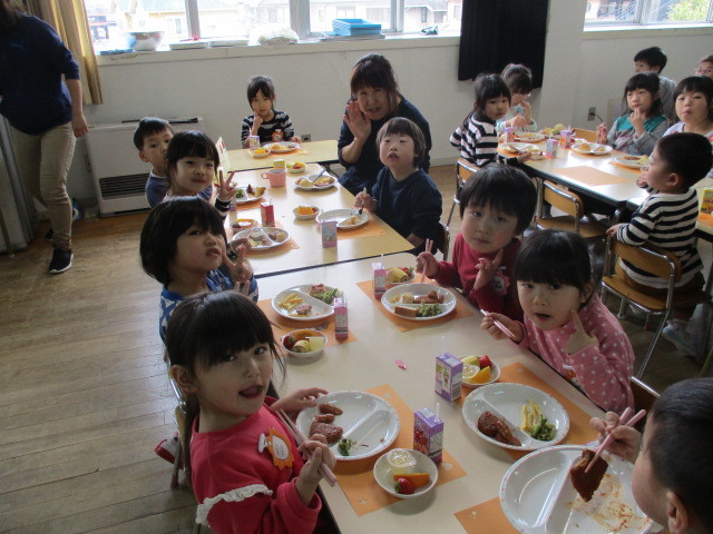 2，3，4，5歳児　バイキング給食の画像2