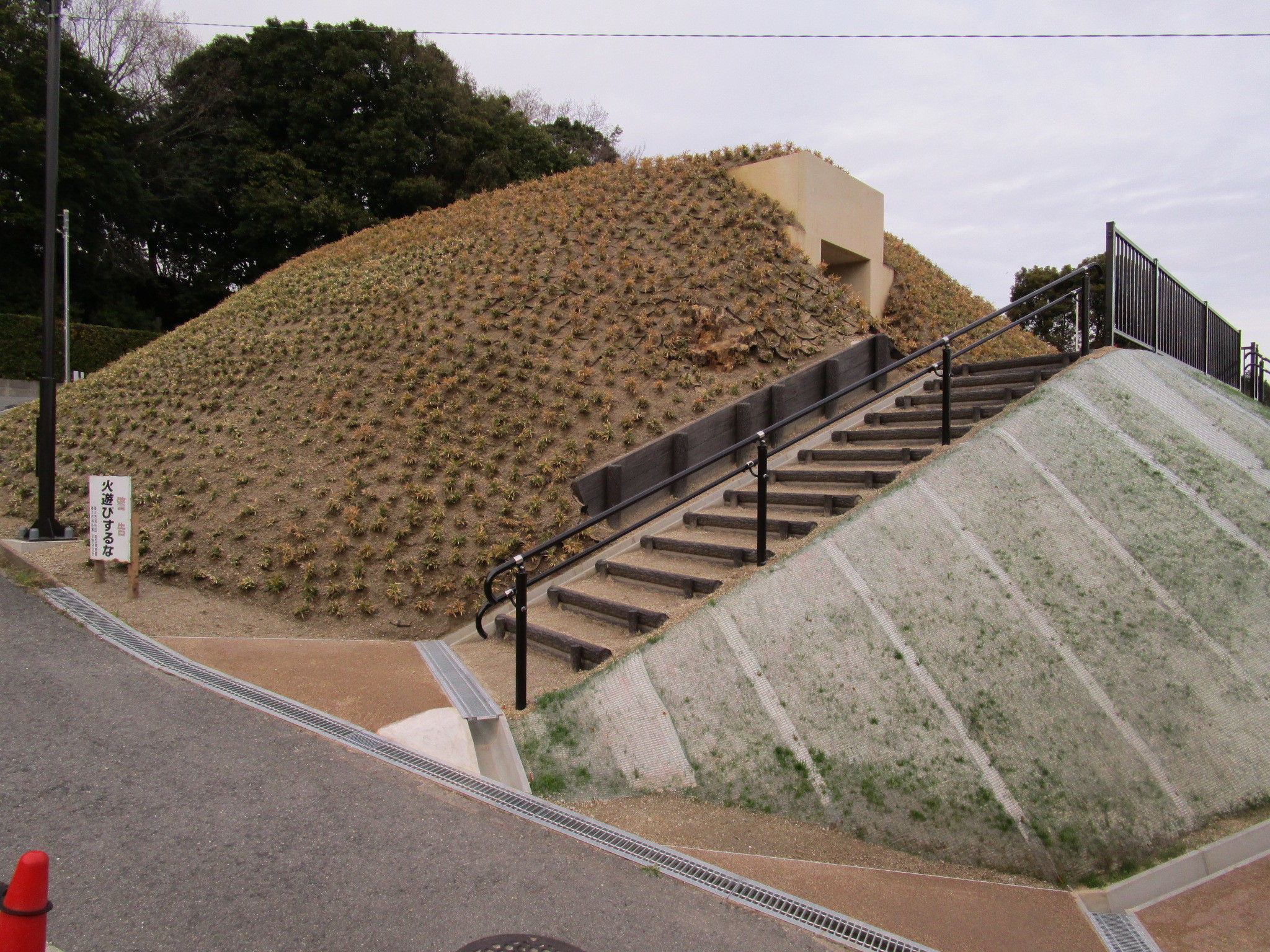 平野塚穴山古墳（整備後）の画像5