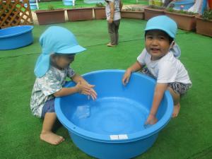 1歳児水遊び (1)