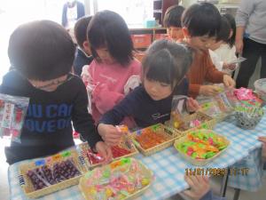 ４歳　お年玉　お菓子