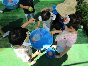 2歳児ヨーヨー屋さん