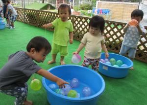 1歳児ヨーヨー屋さん