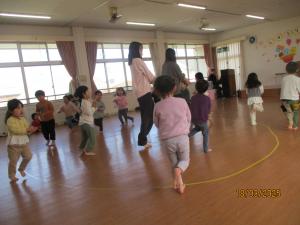 リズム遊び　3歳児と5歳児　1