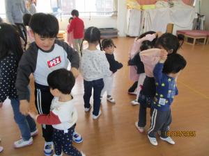 なべなべそこぬけ　2歳児と5歳児　2