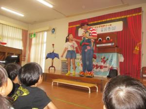 マジックをしている　5歳児