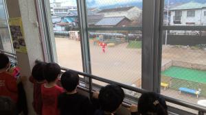 サンタに気付いて大喜び（1）