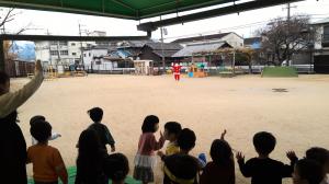 サンタに気付いて大喜び（2）