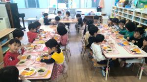 クリスマスの食事風景