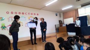 各クラスの絵馬を紹介します