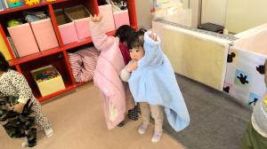 上着を着ている　1歳児