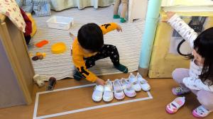 上靴を揃える　2歳児