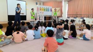 警察官（4歳側から）