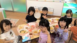 給食の様子　4歳